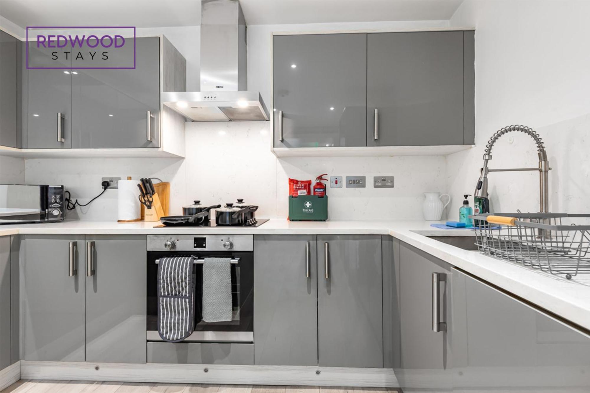 1 Bed 1 Bath Town Center Apartments For Corporates & Contractors, Wifi, Netflix And Parking On Selected Units By Redwood Stays Aldershot Dış mekan fotoğraf