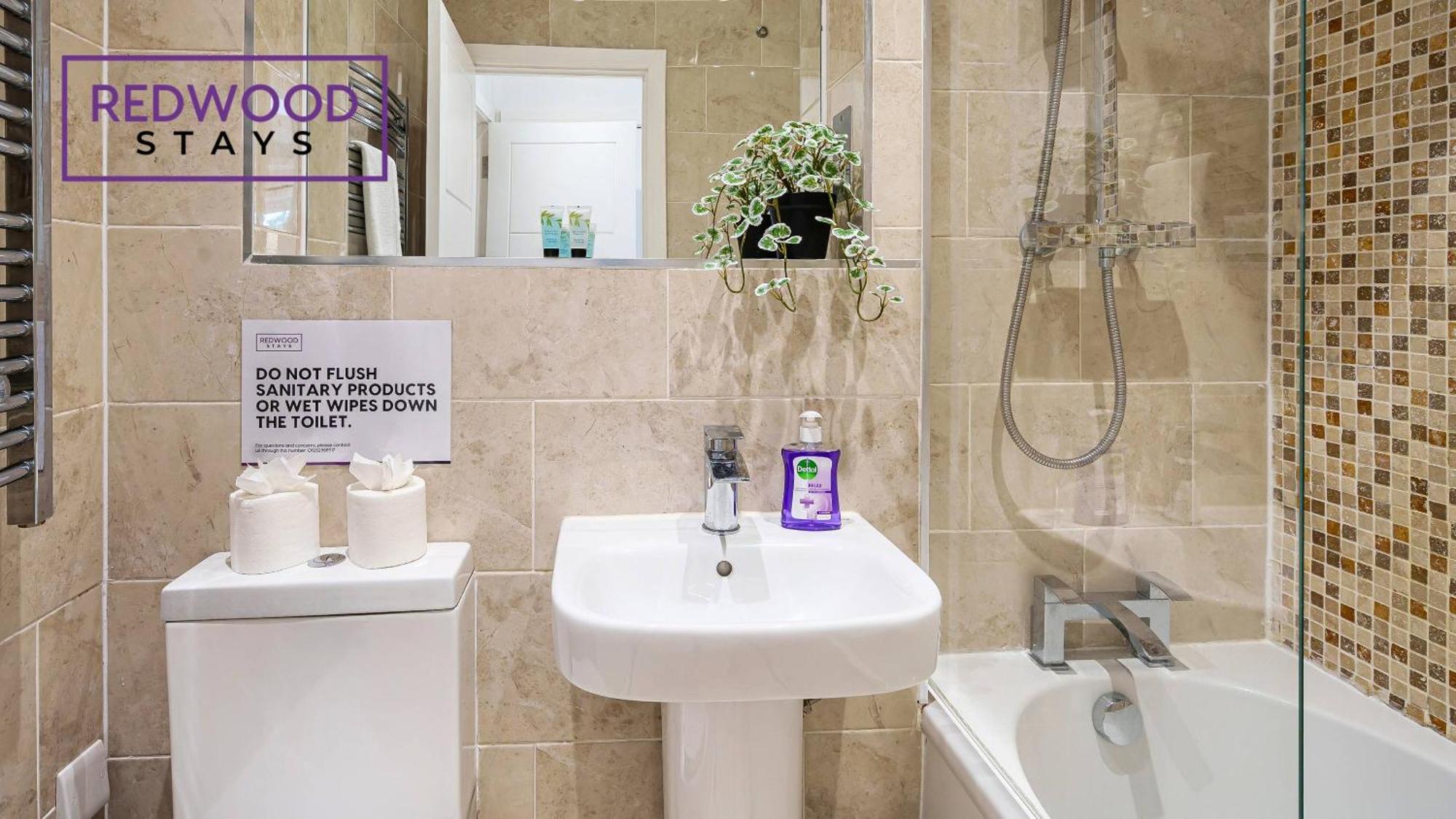 1 Bed 1 Bath Town Center Apartments For Corporates & Contractors, Wifi, Netflix And Parking On Selected Units By Redwood Stays Aldershot Dış mekan fotoğraf